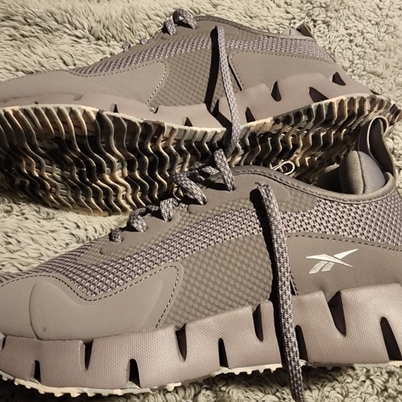 Reebok - Picture 2 of 2